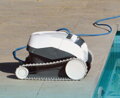 Bazénový čistiaci robotický vysávač