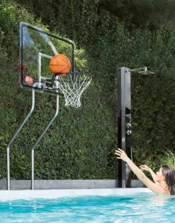 Basketbalový kôš z nerezu k bazénu