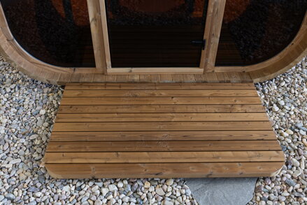 Drevená podložka pred zariadením Quadra X/XL