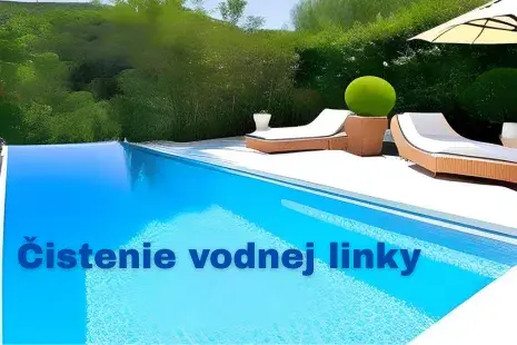 Čistenie špinavej vodnej linky na bazénovej fólii pomocou hubky a čistiaceho gélu